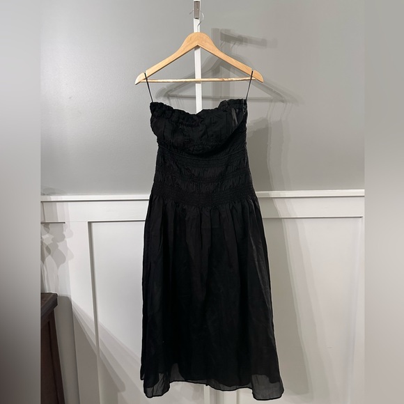 MOON RIVER Strapless Smocked Midi Dress – Black - Picture 5 of 11